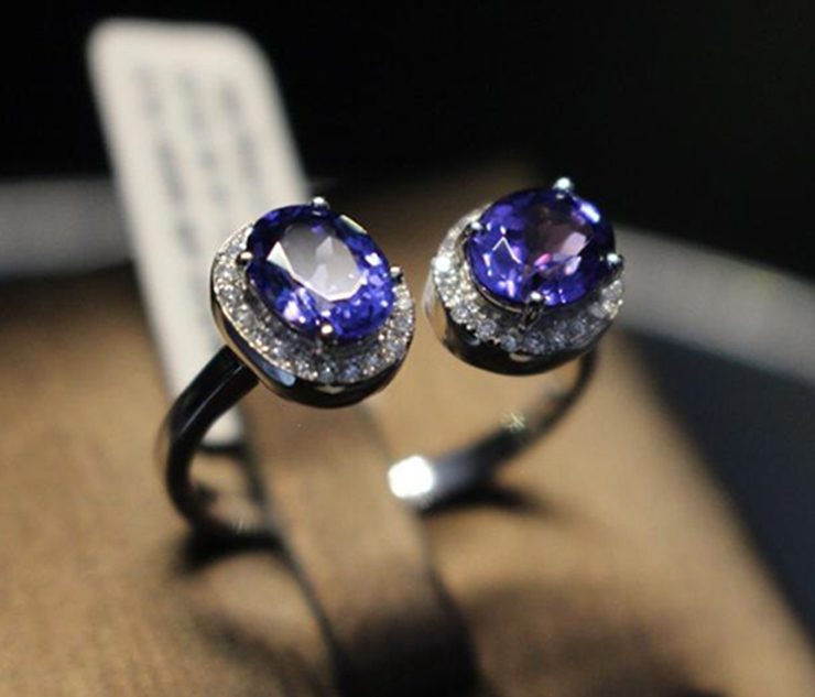 18K White Gold Ring set with 2 Violet Blue Tanzenites( Carat Weight: 2.41) , surrounded with 36 small diamonds Color: G/H | Clarity: VS/SI | Weight: 0.18ct | 4.10g