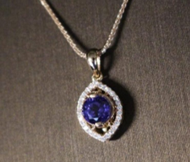 18K Rose Gold AAA pendant set with a 1.20ct Violet Blue Tanzenite at its Centre & surrounded by small diamonds Color: G/H | Clarity: VS | Weight: 0.14ct | 2.20g